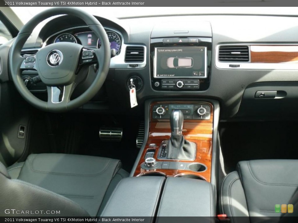 Black Anthracite Interior Dashboard for the 2011 Volkswagen Touareg V6 TSI 4XMotion Hybrid #47389043