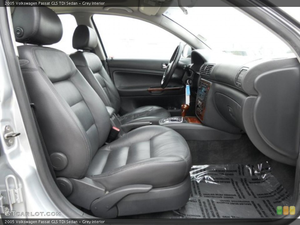 Grey Interior Photo for the 2005 Volkswagen Passat GLS TDI Sedan #47393390