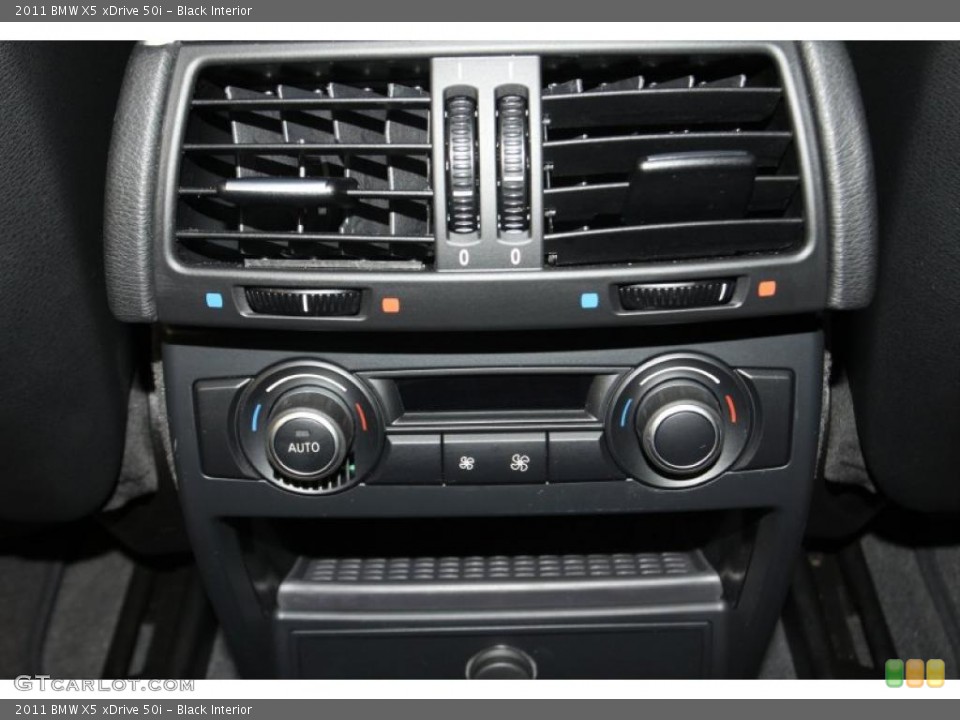 Black Interior Controls for the 2011 BMW X5 xDrive 50i #47400233