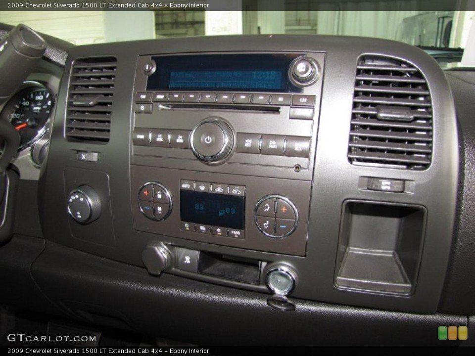 Ebony Interior Controls for the 2009 Chevrolet Silverado 1500 LT Extended Cab 4x4 #47403176