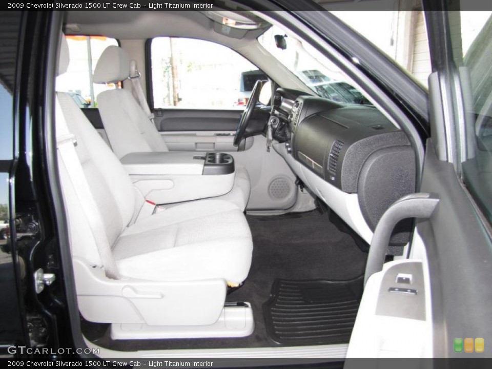 Light Titanium Interior Photo for the 2009 Chevrolet Silverado 1500 LT Crew Cab #47404514