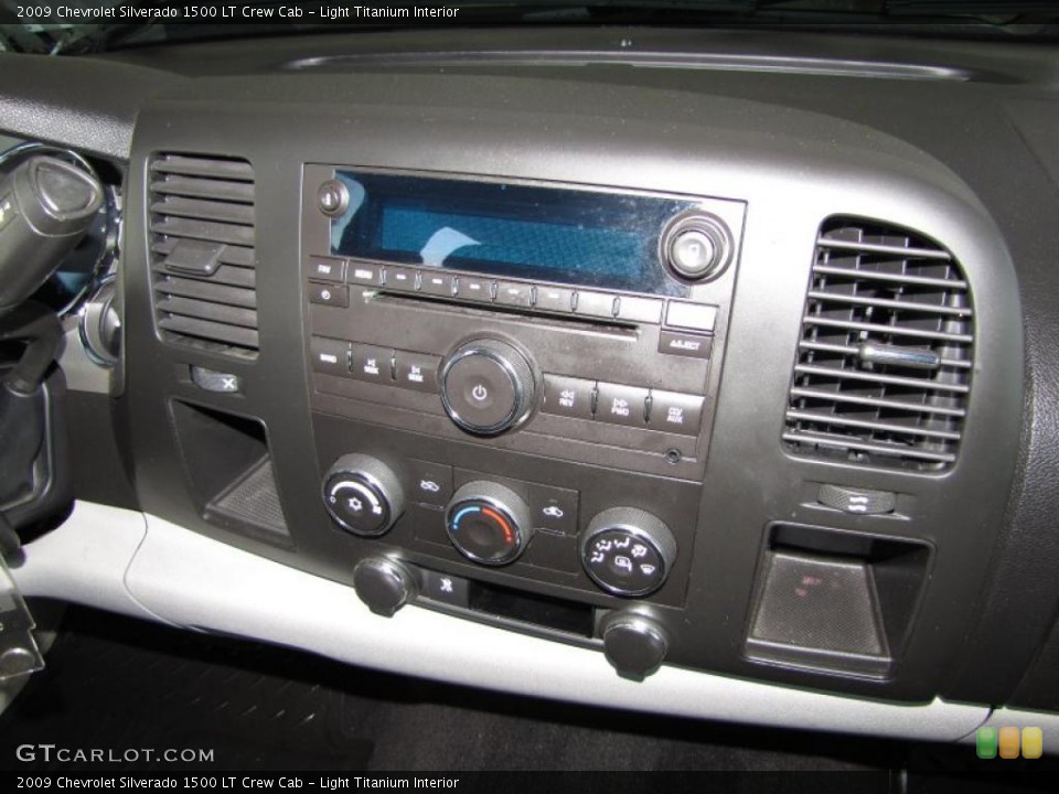 Light Titanium Interior Controls for the 2009 Chevrolet Silverado 1500 LT Crew Cab #47404598