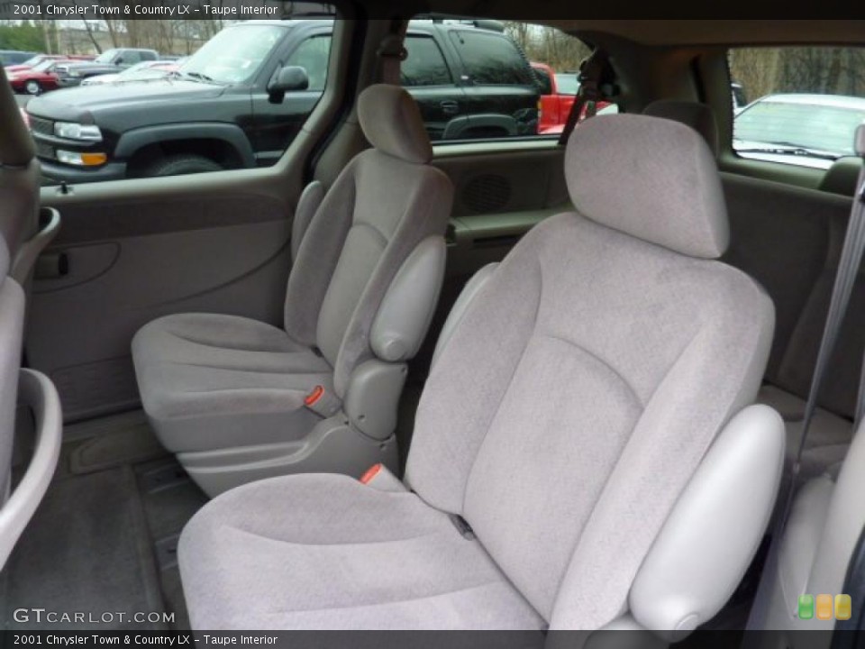 Taupe Interior Photo for the 2001 Chrysler Town & Country LX #47405699