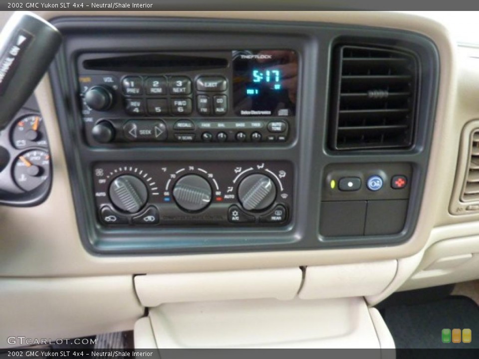 Neutral/Shale Interior Controls for the 2002 GMC Yukon SLT 4x4 #47406653
