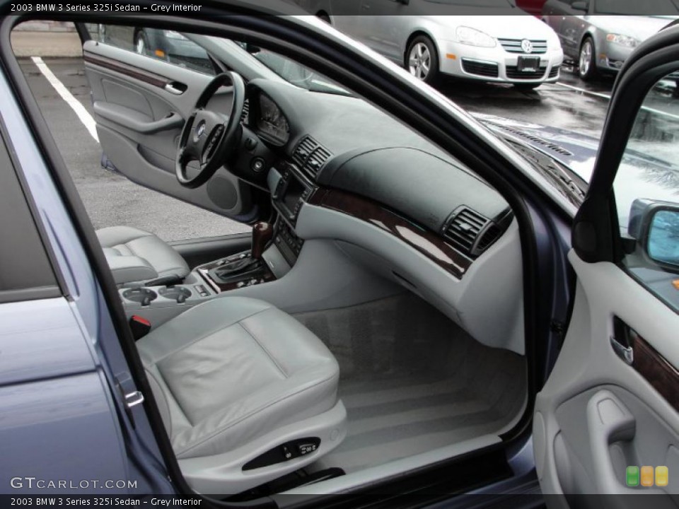 Grey Interior Photo for the 2003 BMW 3 Series 325i Sedan #47412524