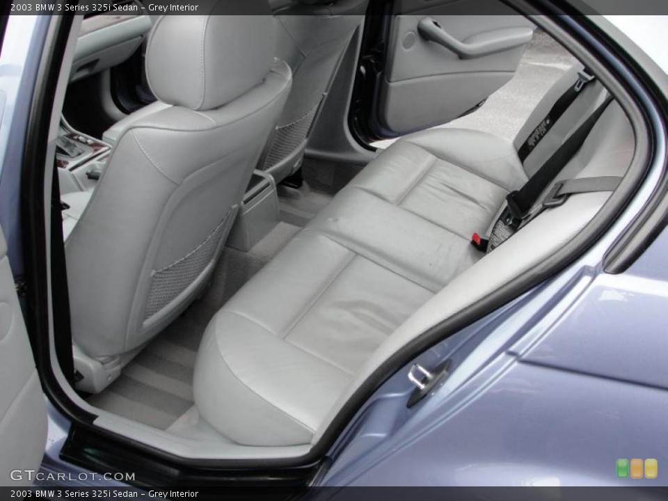 Grey Interior Photo for the 2003 BMW 3 Series 325i Sedan #47412554
