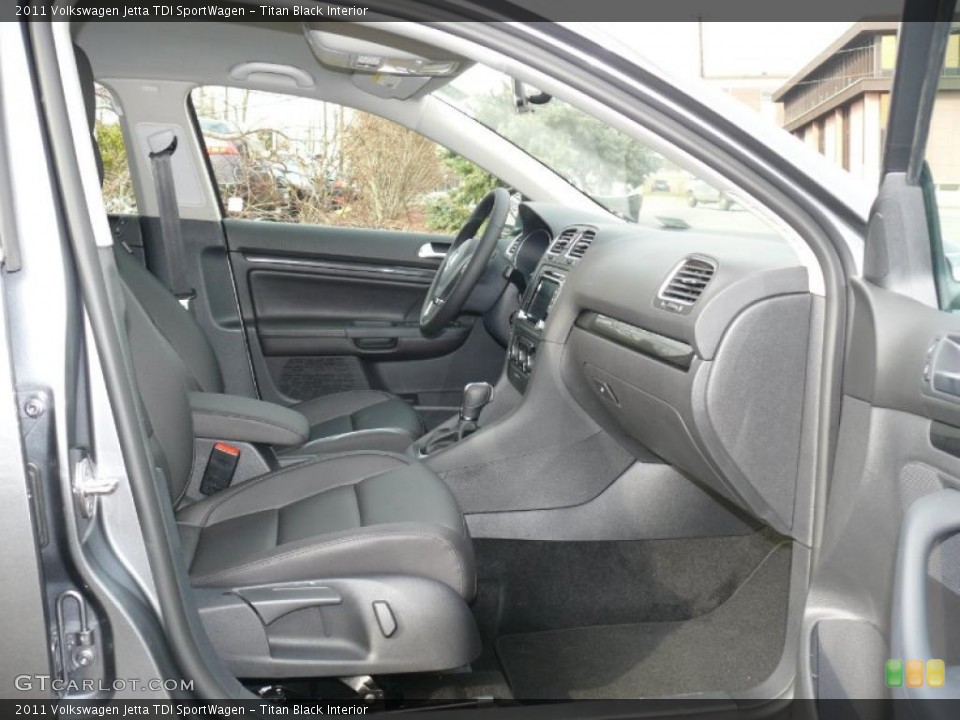 Titan Black Interior Photo for the 2011 Volkswagen Jetta TDI SportWagen #47413415