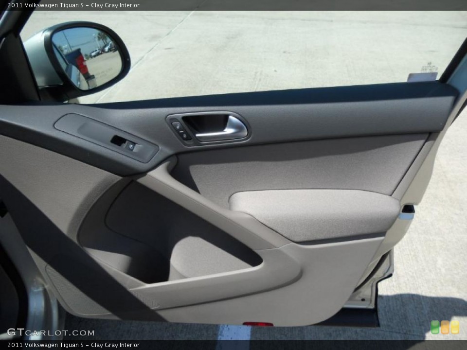 Clay Gray Interior Door Panel for the 2011 Volkswagen Tiguan S #47435724