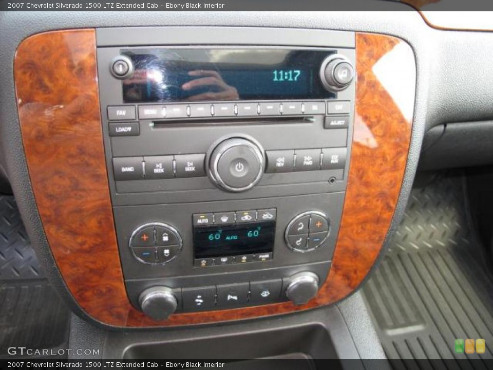 Ebony Black Interior Controls for the 2007 Chevrolet Silverado 1500 LTZ Extended Cab #47440704