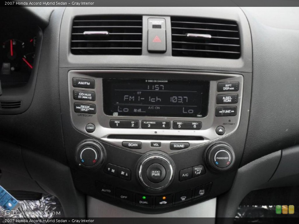 Gray Interior Controls for the 2007 Honda Accord Hybrid Sedan #47447485
