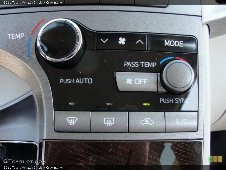 Light Gray Interior Controls for the 2011 Toyota Venza V6 #47454499