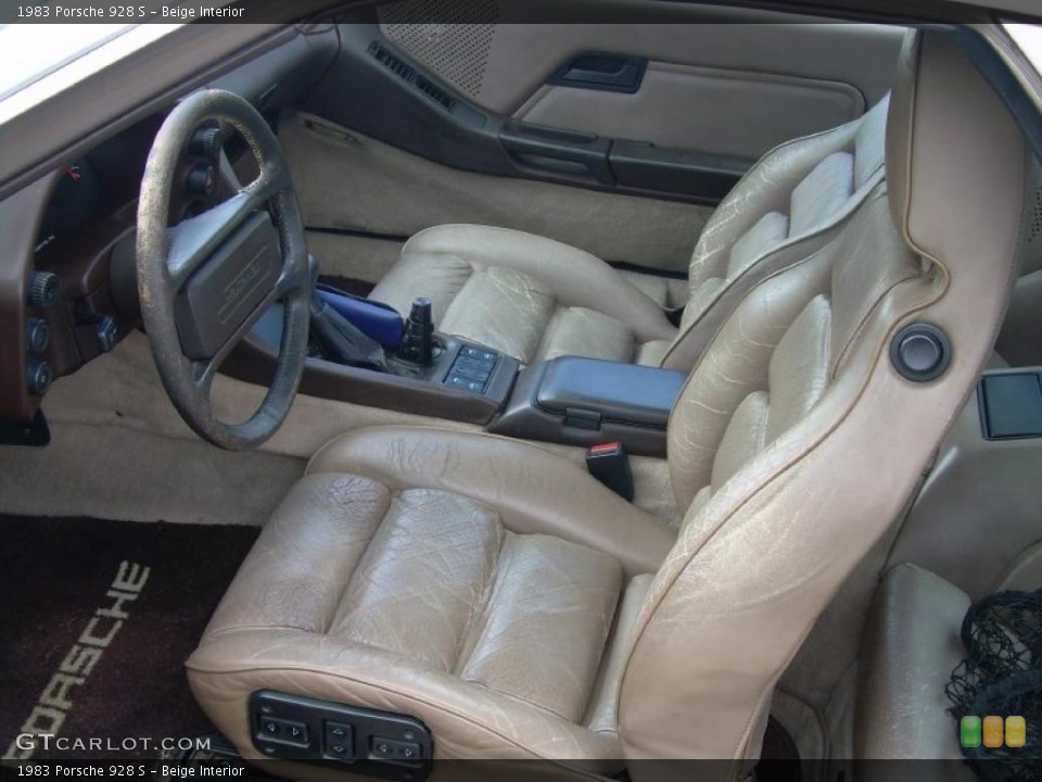 Beige Interior Photo for the 1983 Porsche 928 S #47464342