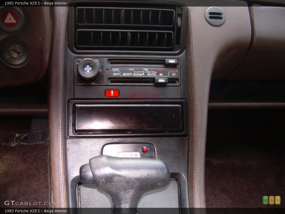 Beige Interior Controls for the 1983 Porsche 928 S #47464375