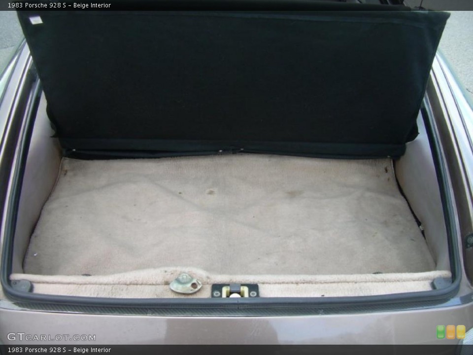 Beige Interior Trunk for the 1983 Porsche 928 S #47464390