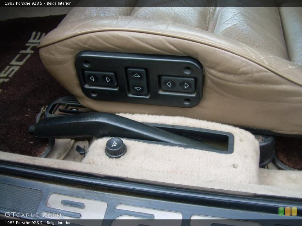 Beige Interior Controls for the 1983 Porsche 928 S #47464414