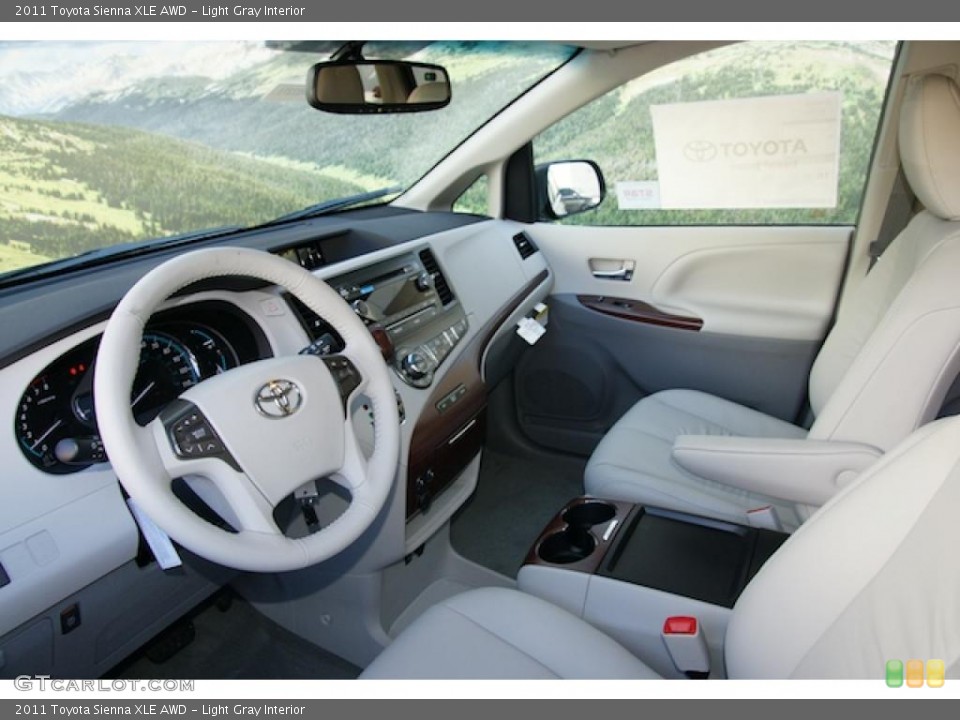 Light Gray Interior Photo for the 2011 Toyota Sienna XLE AWD #47465020