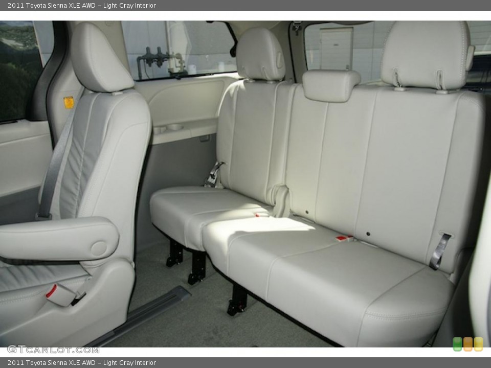 Light Gray Interior Photo for the 2011 Toyota Sienna XLE AWD #47465056