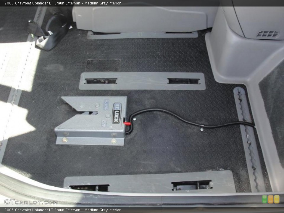 Medium Gray Interior Photo for the 2005 Chevrolet Uplander LT Braun Entervan #47468332