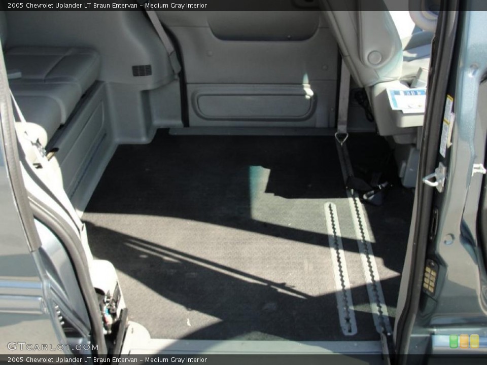 Medium Gray Interior Photo for the 2005 Chevrolet Uplander LT Braun Entervan #47468377