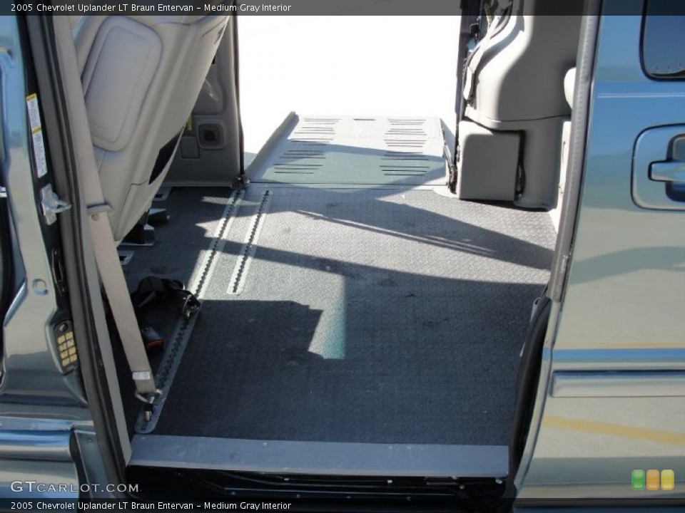 Medium Gray Interior Photo for the 2005 Chevrolet Uplander LT Braun Entervan #47468434