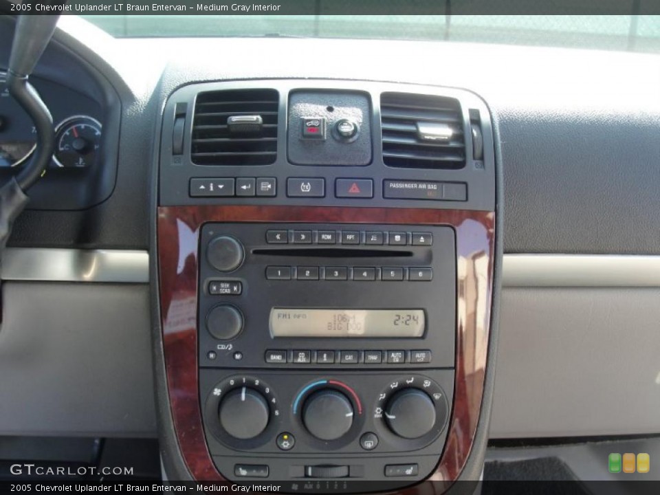 Medium Gray Interior Controls for the 2005 Chevrolet Uplander LT Braun Entervan #47468566
