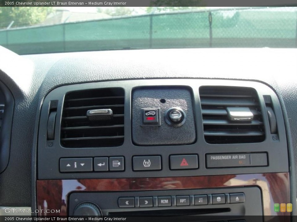 Medium Gray Interior Controls for the 2005 Chevrolet Uplander LT Braun Entervan #47468581