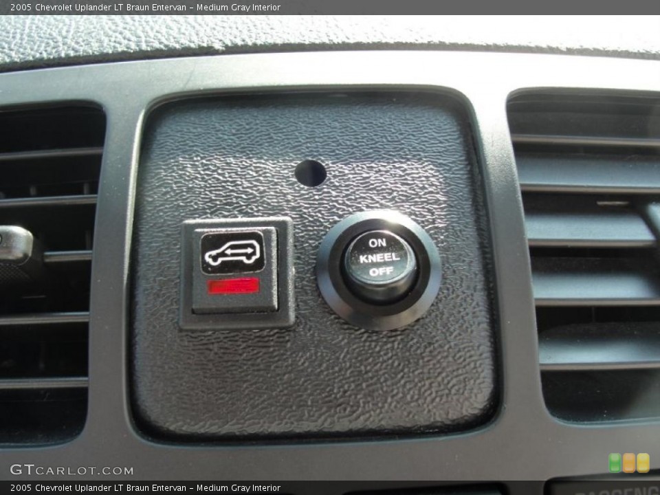 Medium Gray Interior Controls for the 2005 Chevrolet Uplander LT Braun Entervan #47468599
