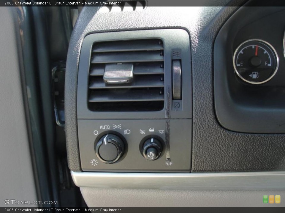Medium Gray Interior Controls for the 2005 Chevrolet Uplander LT Braun Entervan #47468680