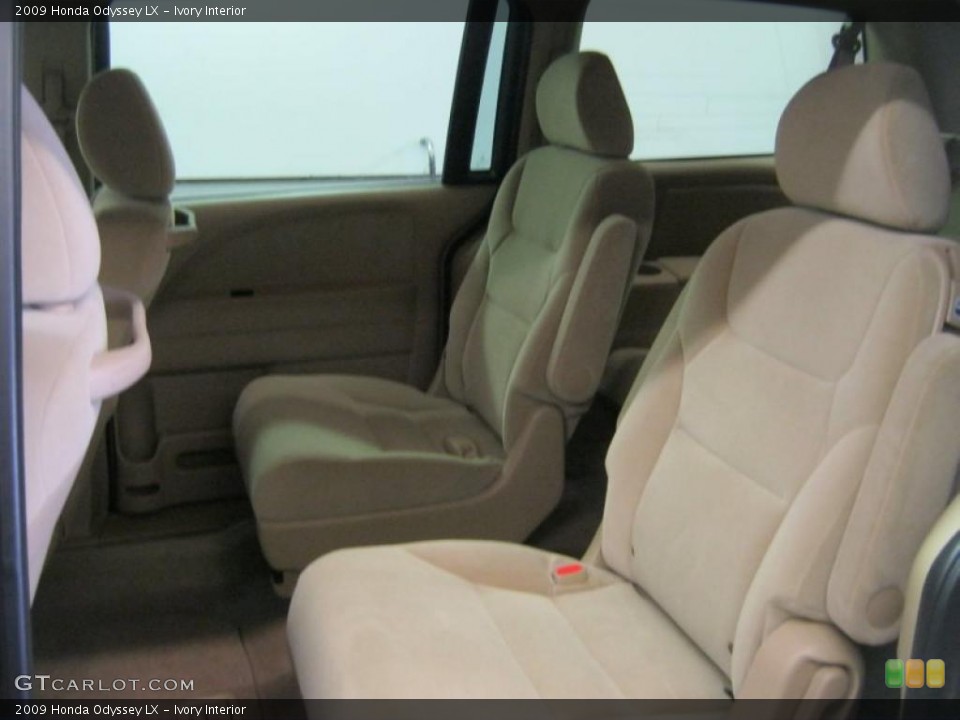 Ivory Interior Photo for the 2009 Honda Odyssey LX #47471086