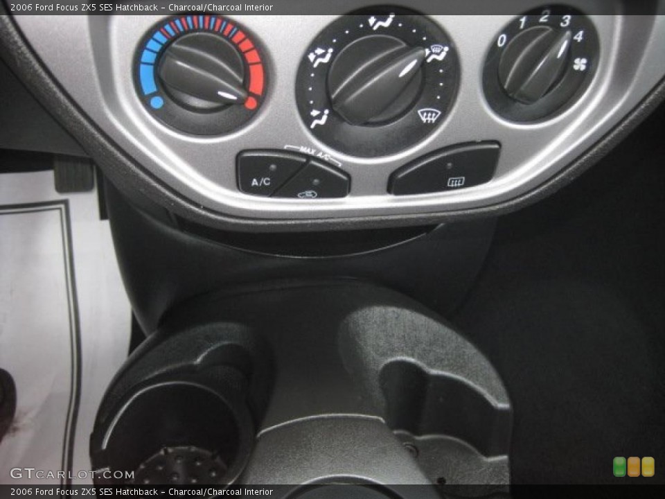 Charcoal/Charcoal Interior Controls for the 2006 Ford Focus ZX5 SES Hatchback #47490426