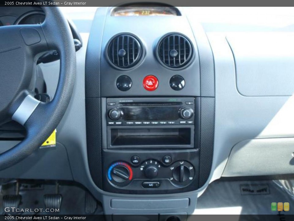 Gray Interior Controls for the 2005 Chevrolet Aveo LT Sedan #47502874