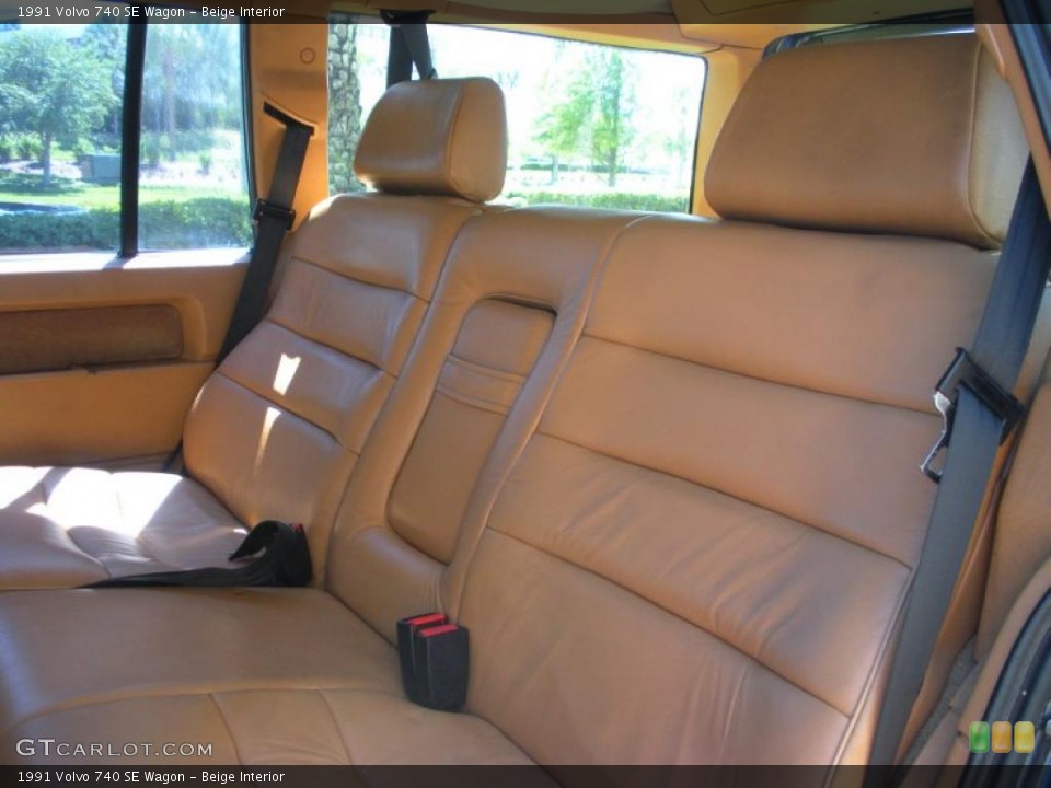 Beige Interior Photo for the 1991 Volvo 740 SE Wagon #47506855