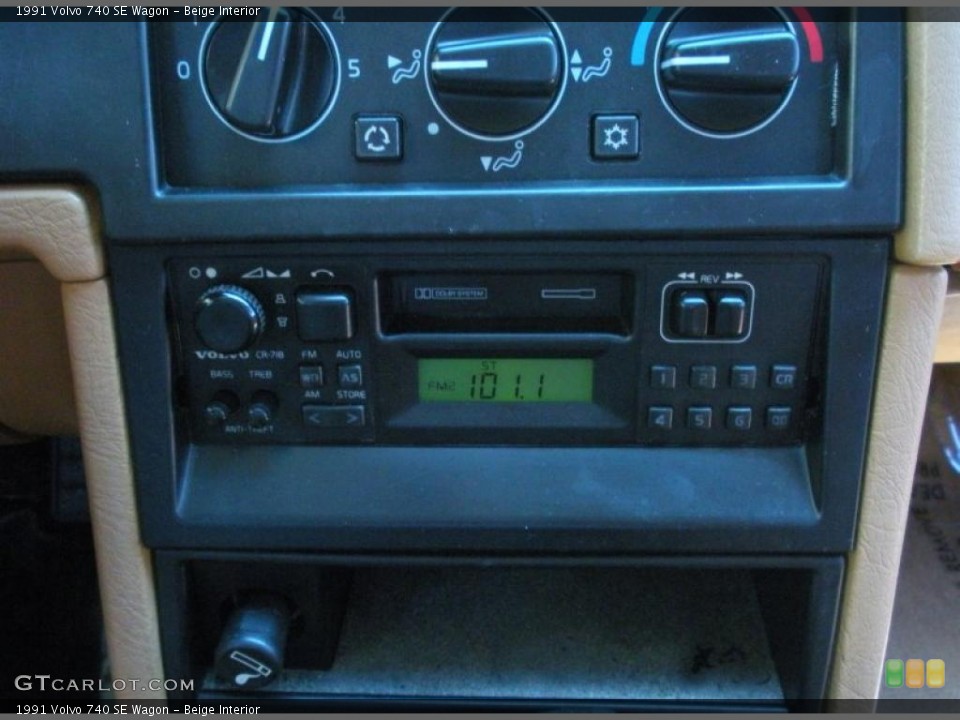Beige Interior Controls for the 1991 Volvo 740 SE Wagon #47506981