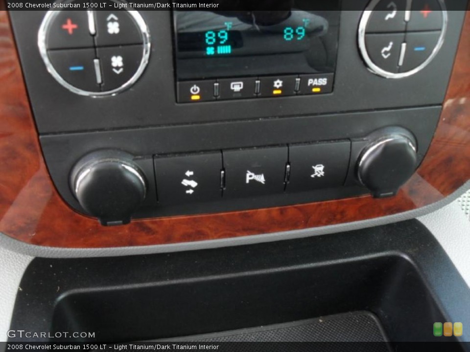 Light Titanium/Dark Titanium Interior Controls for the 2008 Chevrolet Suburban 1500 LT #47510509