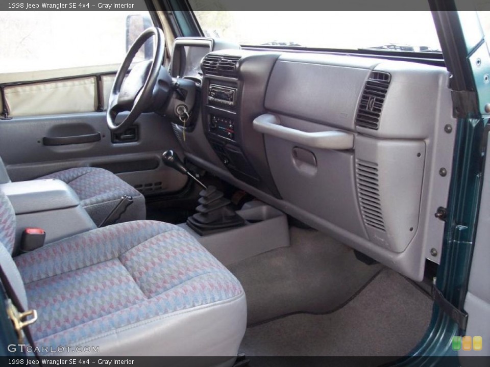 Gray Interior Photo for the 1998 Jeep Wrangler SE 4x4 #47510569