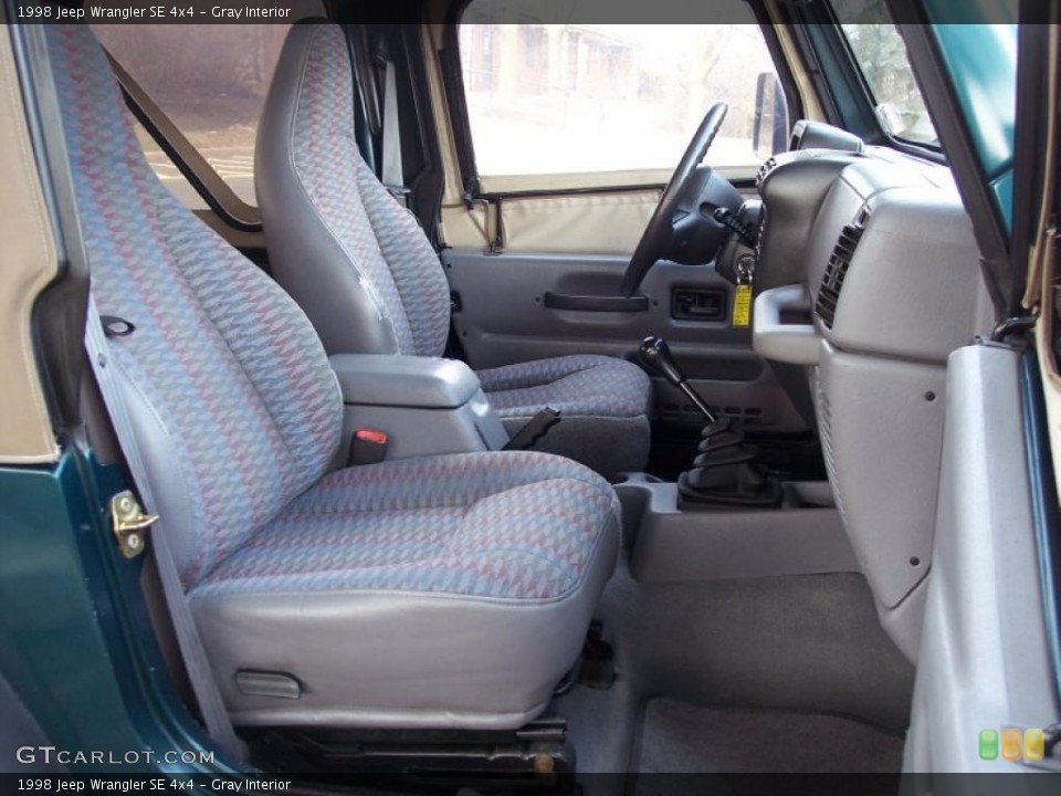 Gray Interior Photo for the 1998 Jeep Wrangler SE 4x4 #47510581