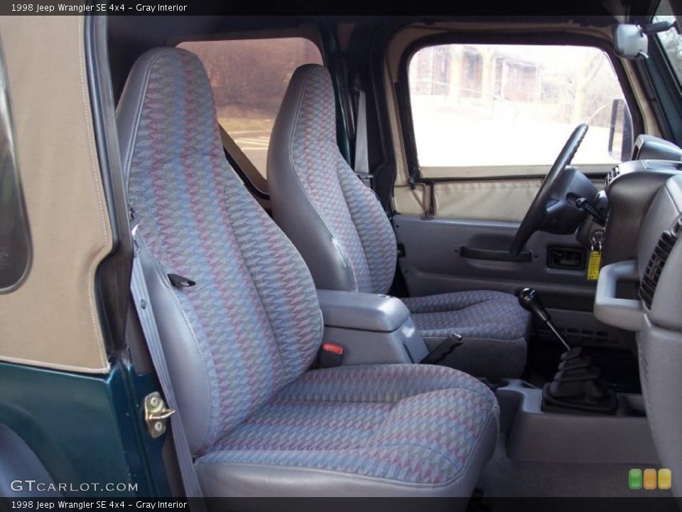 Gray Interior Photo for the 1998 Jeep Wrangler SE 4x4 #47510596