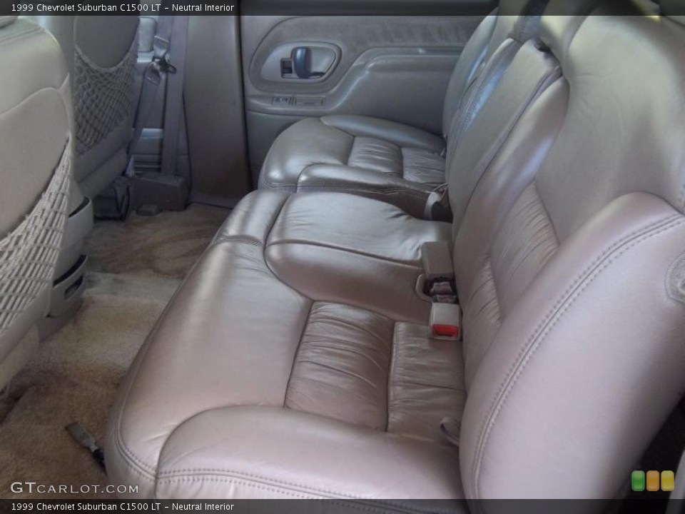 Neutral Interior Photo for the 1999 Chevrolet Suburban C1500 LT #47512417