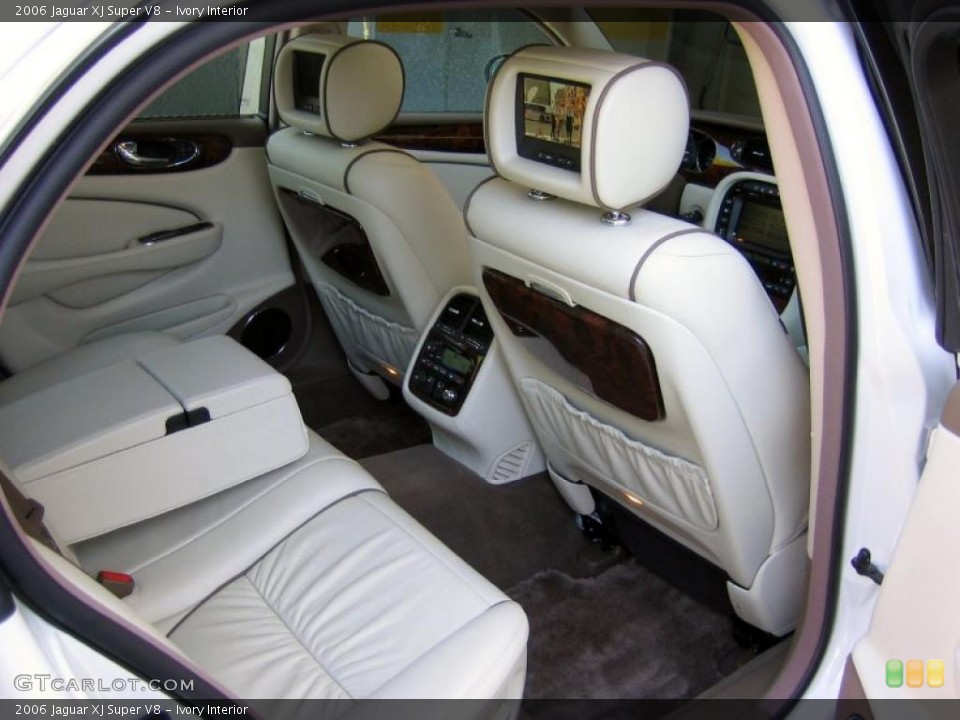 Ivory Interior Photo for the 2006 Jaguar XJ Super V8 #47519617