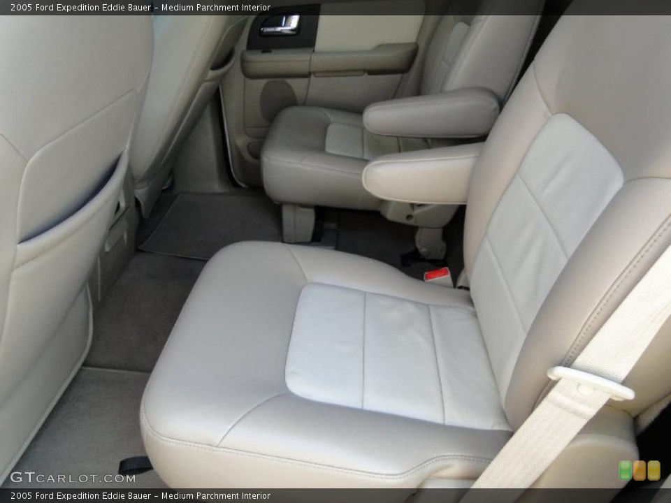 Medium Parchment Interior Photo for the 2005 Ford Expedition Eddie Bauer #47522608
