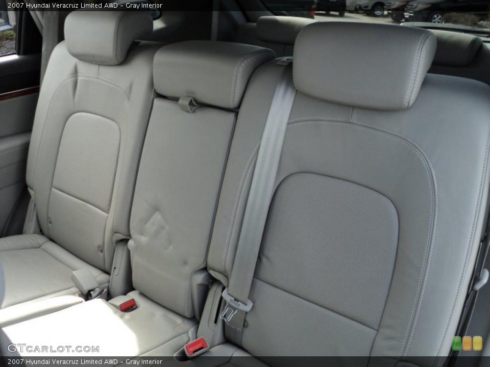 Gray 2007 Hyundai Veracruz Interiors