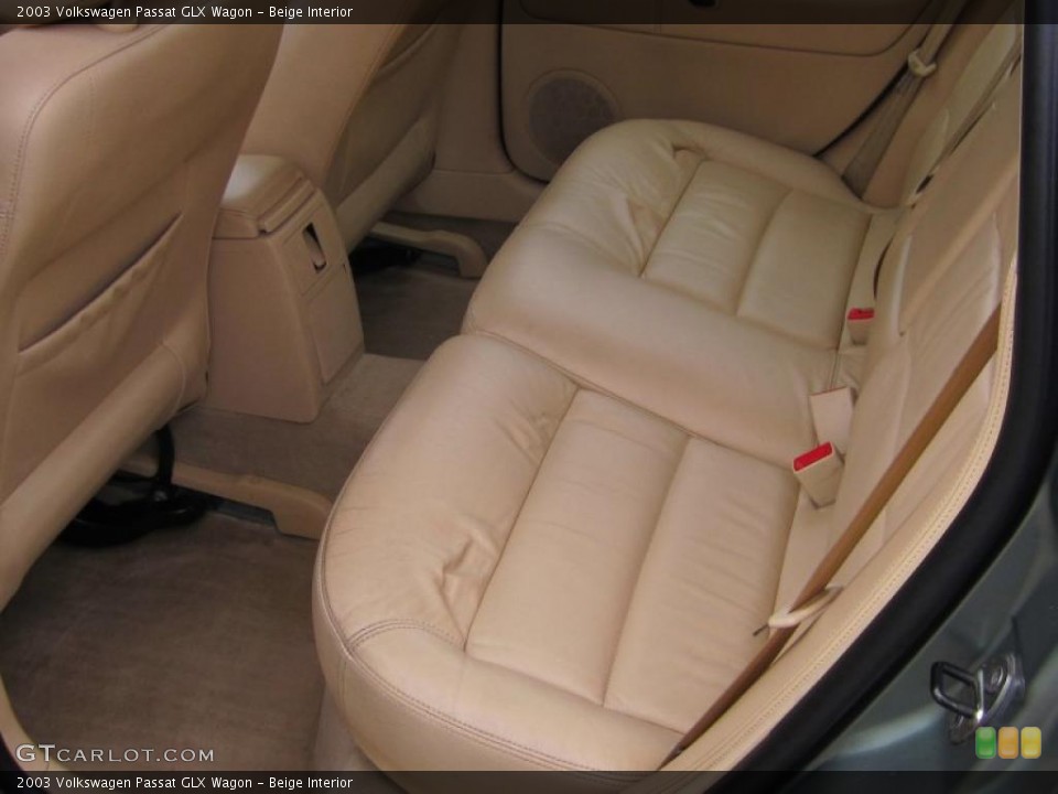 Beige Interior Photo for the 2003 Volkswagen Passat GLX Wagon #47526121