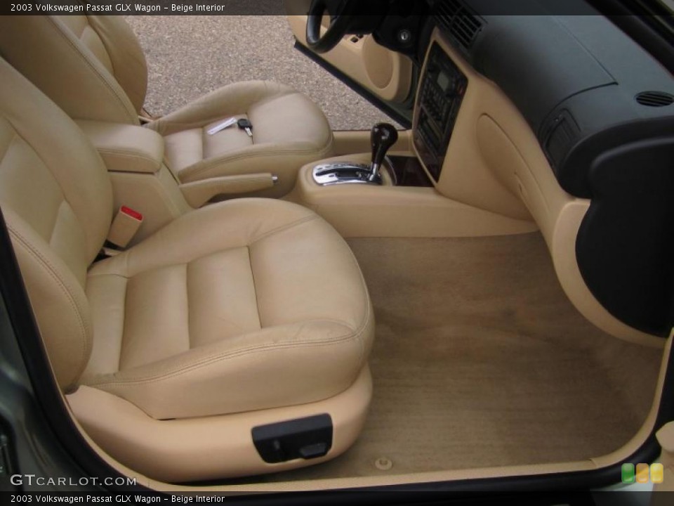 Beige Interior Photo for the 2003 Volkswagen Passat GLX Wagon #47526160