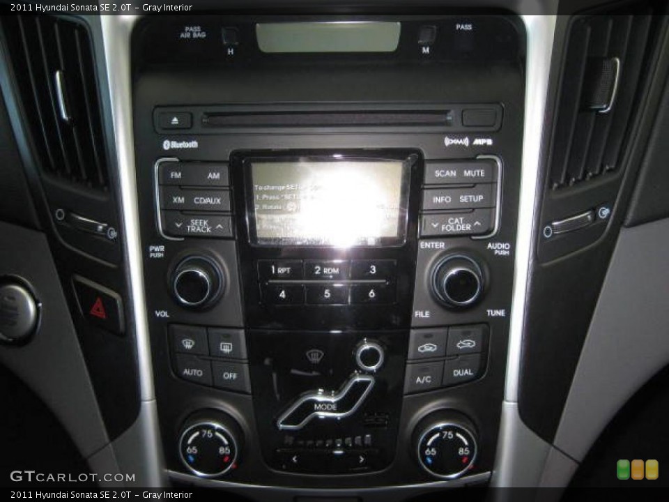 Gray Interior Controls for the 2011 Hyundai Sonata SE 2.0T #47532196