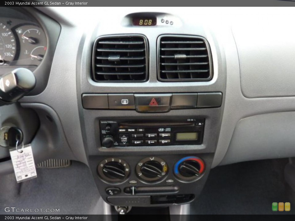Gray Interior Controls for the 2003 Hyundai Accent GL Sedan #47543045