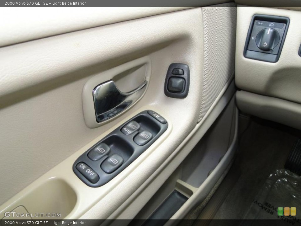Light Beige Interior Controls for the 2000 Volvo S70 GLT SE #47546228