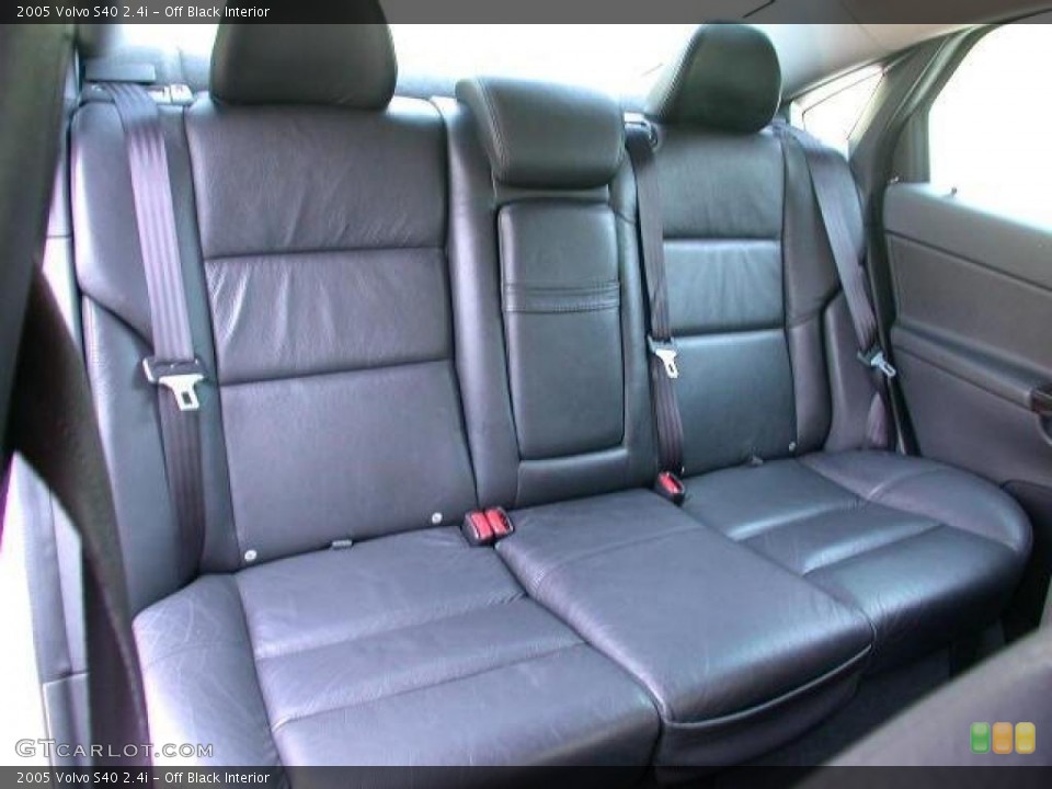 Off Black Interior Photo for the 2005 Volvo S40 2.4i #47546795