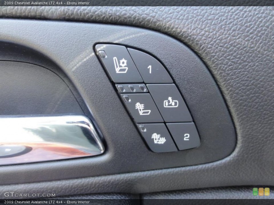 Ebony Interior Controls for the 2009 Chevrolet Avalanche LTZ 4x4 #47552741