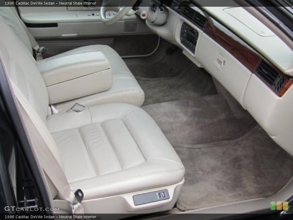 Neutral Shale Interior Photo for the 1996 Cadillac DeVille Sedan #47557364