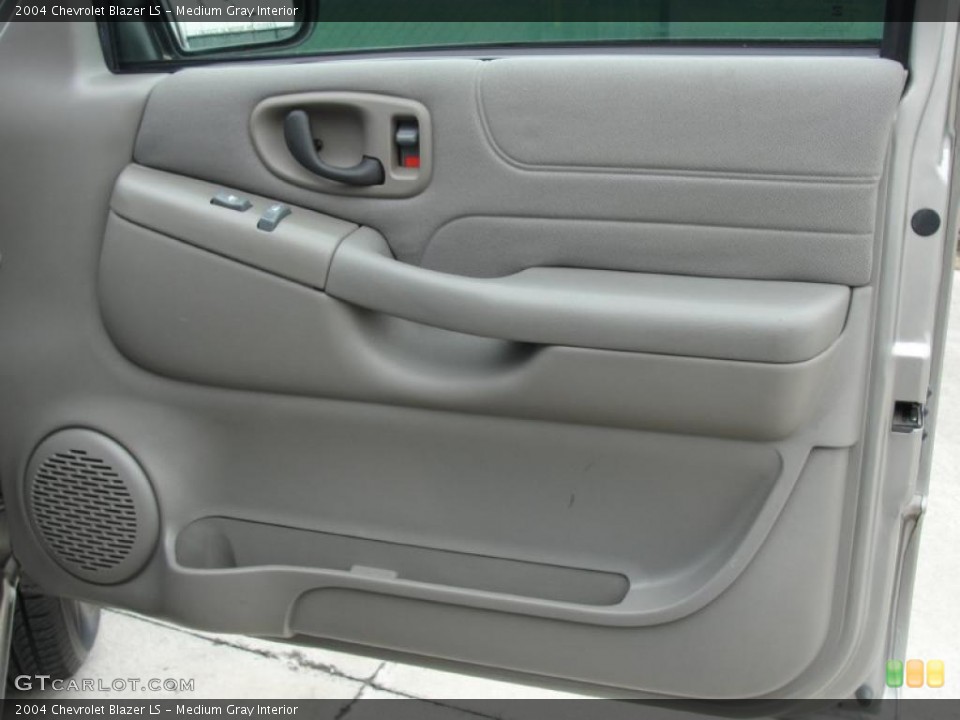 Medium Gray Interior Door Panel for the 2004 Chevrolet Blazer LS #47568350